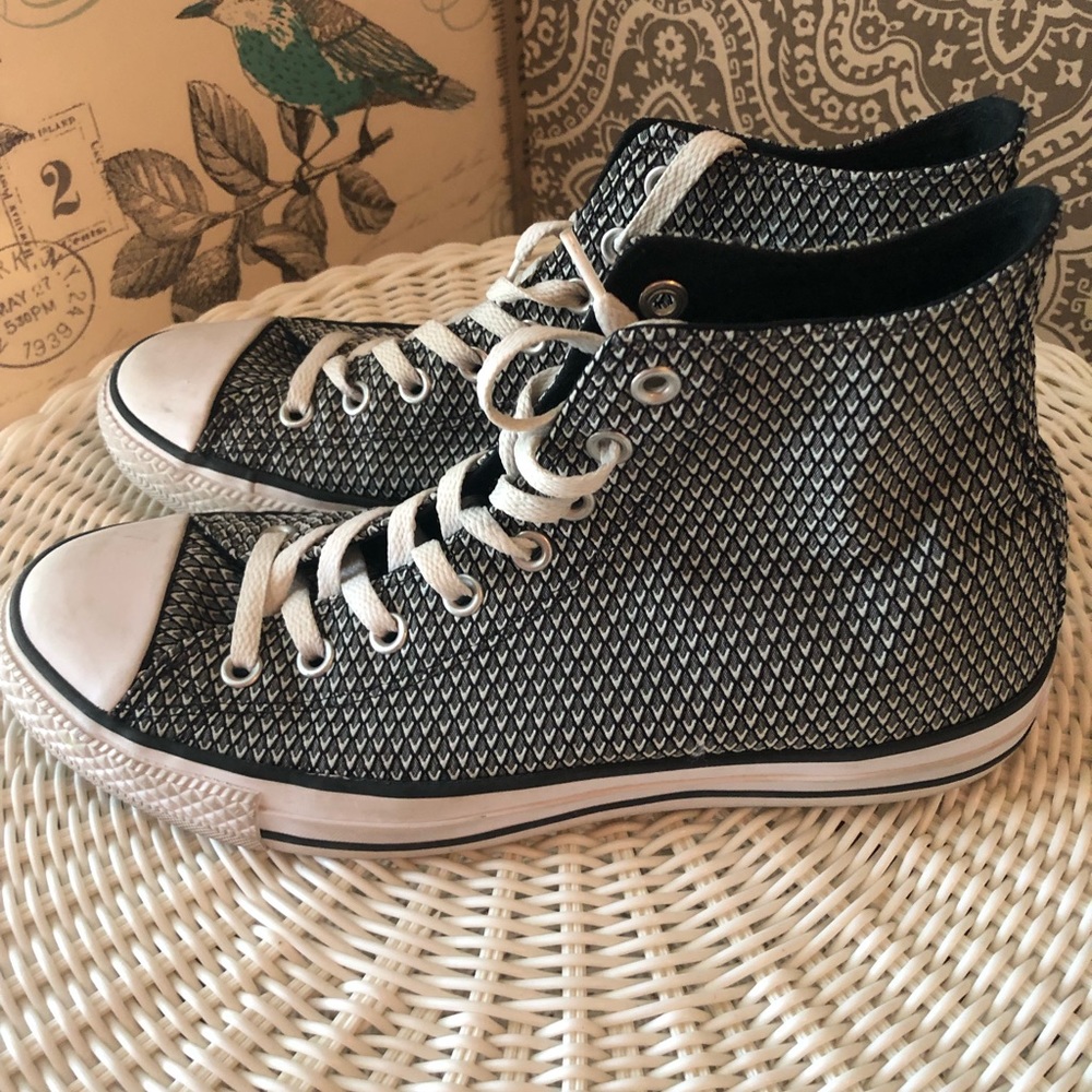 Women’s Converse/Chuck Taylor Shoes